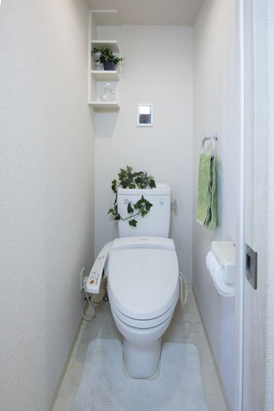 トイレ（A～Hタイプ）　人気の温水洗浄便座付きです。※モデルルームのため小物は付きません