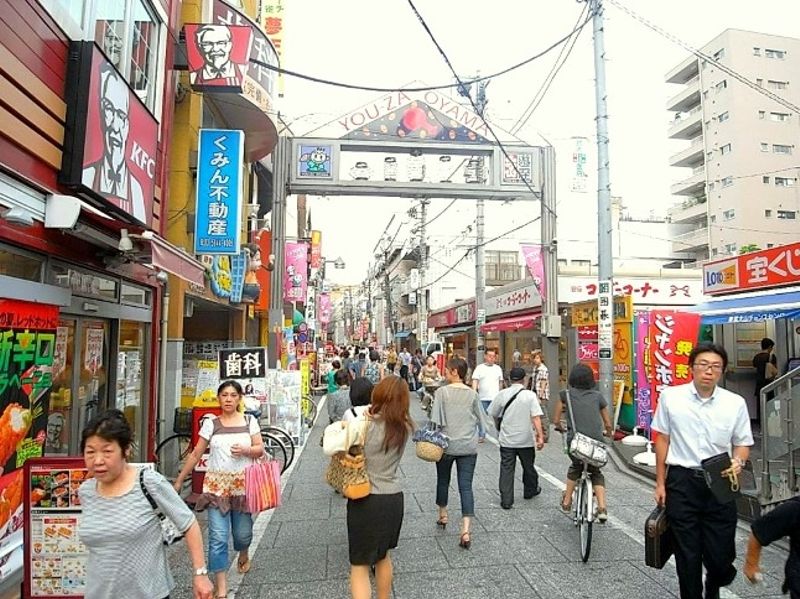 大山駅周辺は、この周辺で最も賑わいのある商店街。休日の買い物にオススメ。