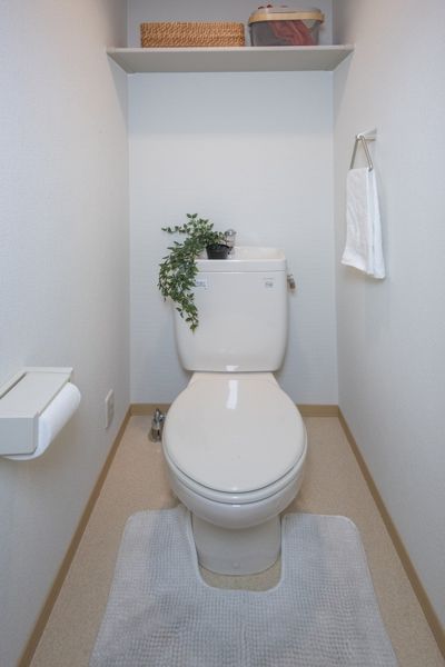 トイレ（Aタイプ）　独立したトイレです。※モデルルームのため家具家電以外小物は付きません