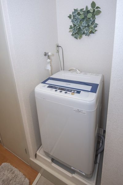 洗濯機置き場（Aタイプ）　※モデルルームの写真です。小物はございません。