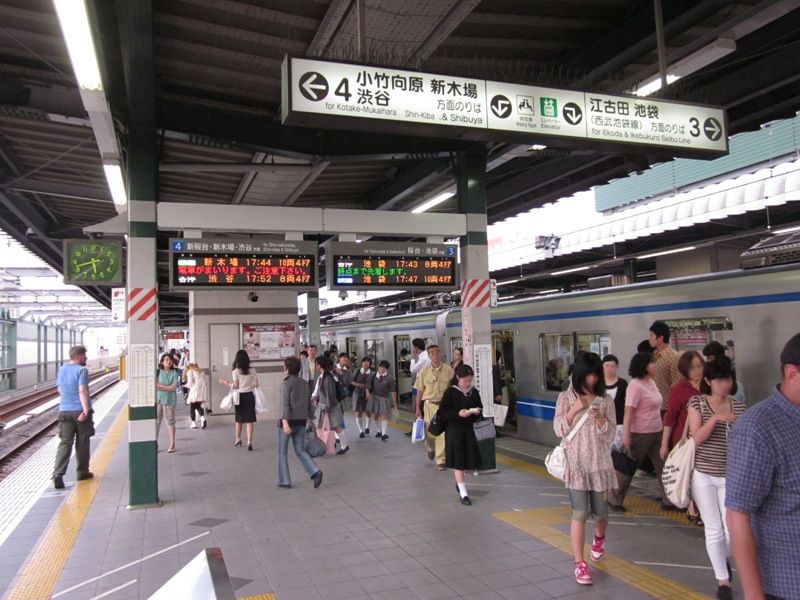 練馬駅で都営大江戸線へ乗換え可能。地下鉄有楽町線・副都心線との直通運転で、新宿・渋谷へもアクセス良好です。