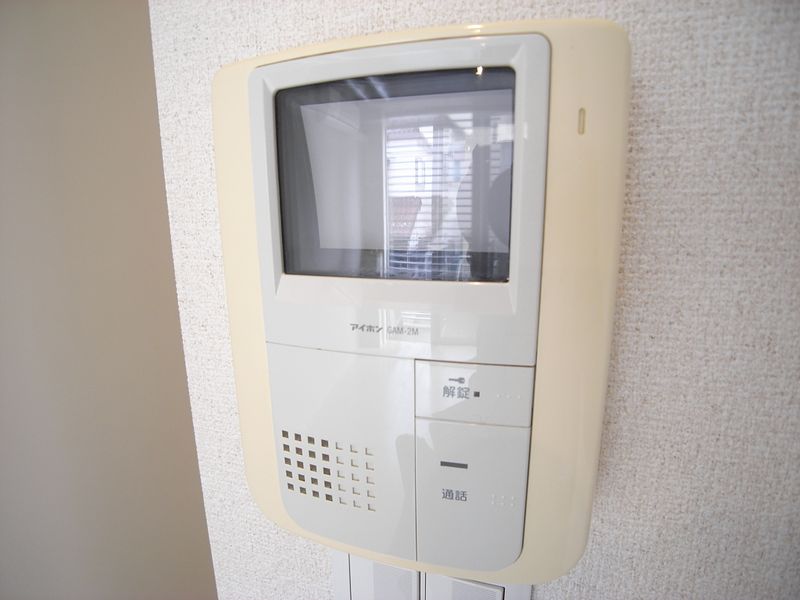 TVモニター付きインターホン（全タイプ）　モニターで訪問者を確認することができます。