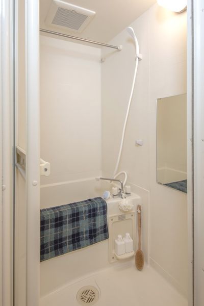 浴室（A、B、Cタイプ）　ゆったりとした広めのバスルームです。※モデルルームの写真です。小物はございません。