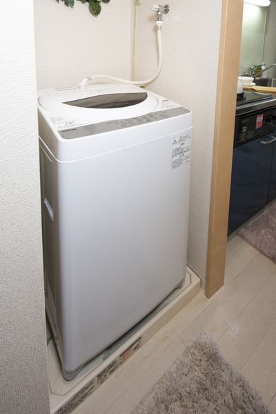 室内洗濯機置き場　洗濯機置き場です。※モデルルームのため小物は付きません