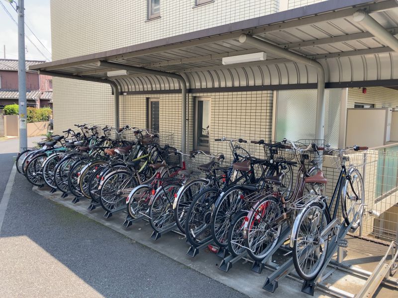 駐輪場　自転車ラック完備の駐輪スペースです。