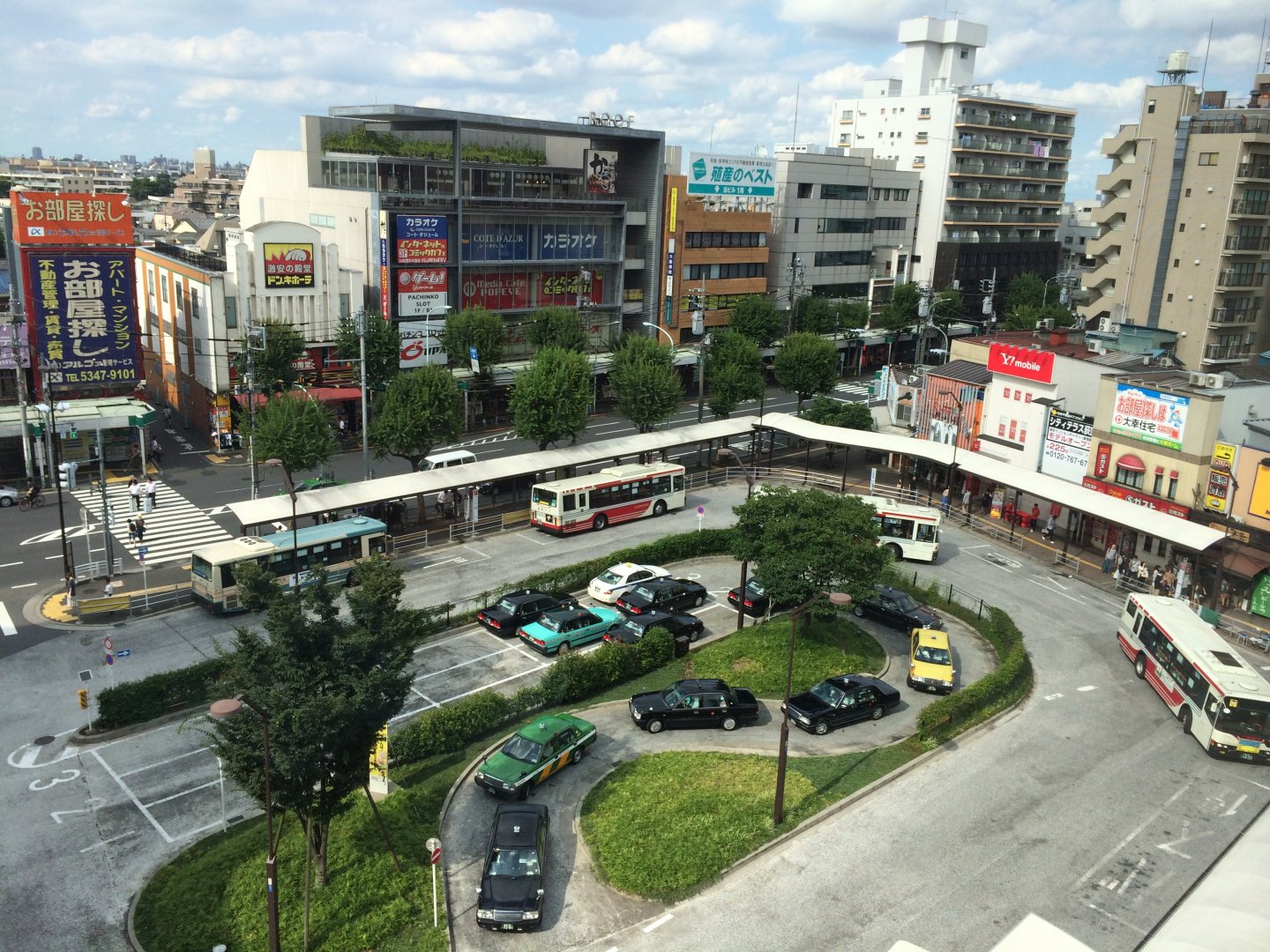 JR中央線・総武線、東西線・丸の内線を利用可能で便利な荻窪駅も徒歩圏内。