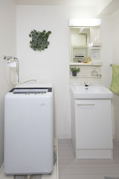 洗面台（Cタイプ）　使いやすい独立洗面台です！※モデルルームのため小物はつきません