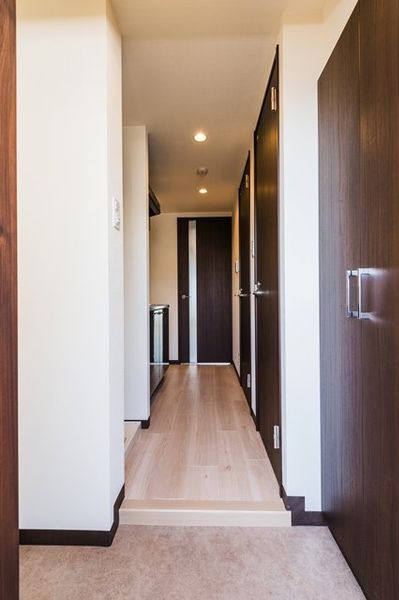 廊下（Aタイプ）　居室と廊下の間に扉がある1Kタイプです。