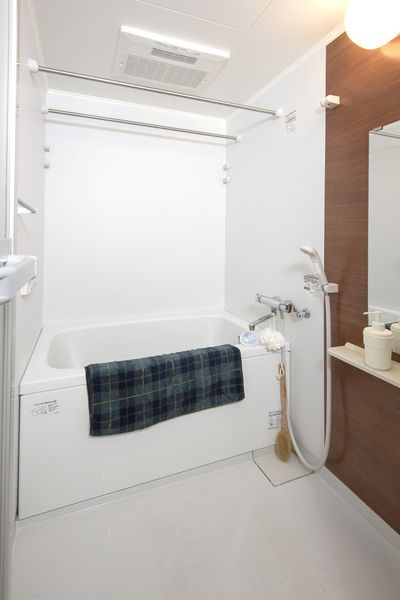 浴室　浴室乾燥機もついており雨の日や、梅雨の時期に活用でき便利です。