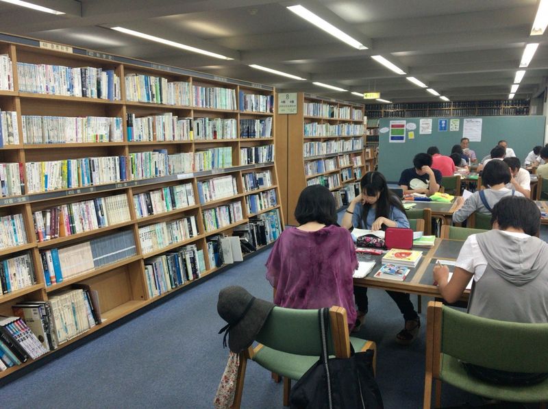 「貫井図書館」課題の資料集めや試験前の勉強場所におすすめ。