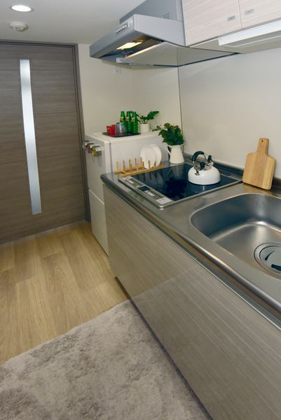 キッチン（Cタイプ）広々としたスペースに収納もたっぷり！※モデルルームのため小物は付きません。