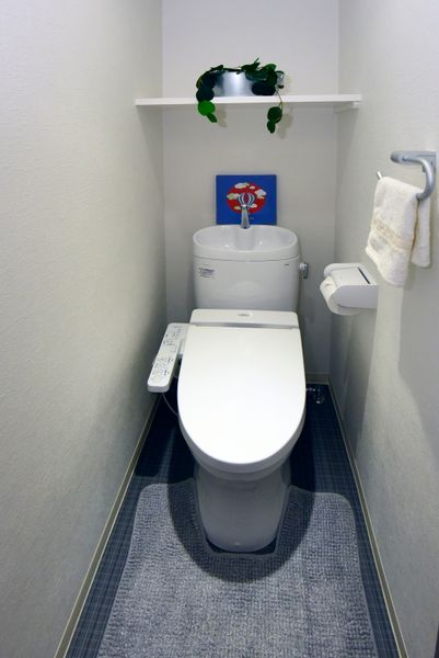 トイレ（温水洗浄便座付）（全タイプ共通）※モデルルームのため小物は付きません。