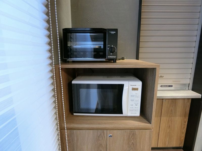 食堂　共用の電子レンジやオーブントースターが設置してあり、無料でご利用頂けます。