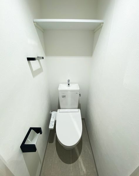 トイレ　温水洗浄便座です。