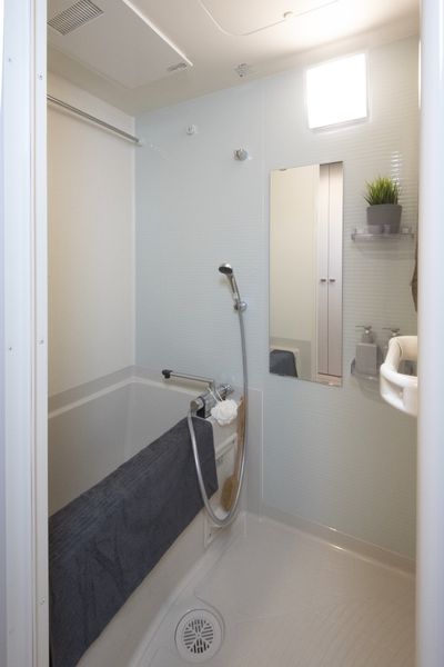 バスルーム　※モデルルームの写真です。家具家電以外の小物はございません。