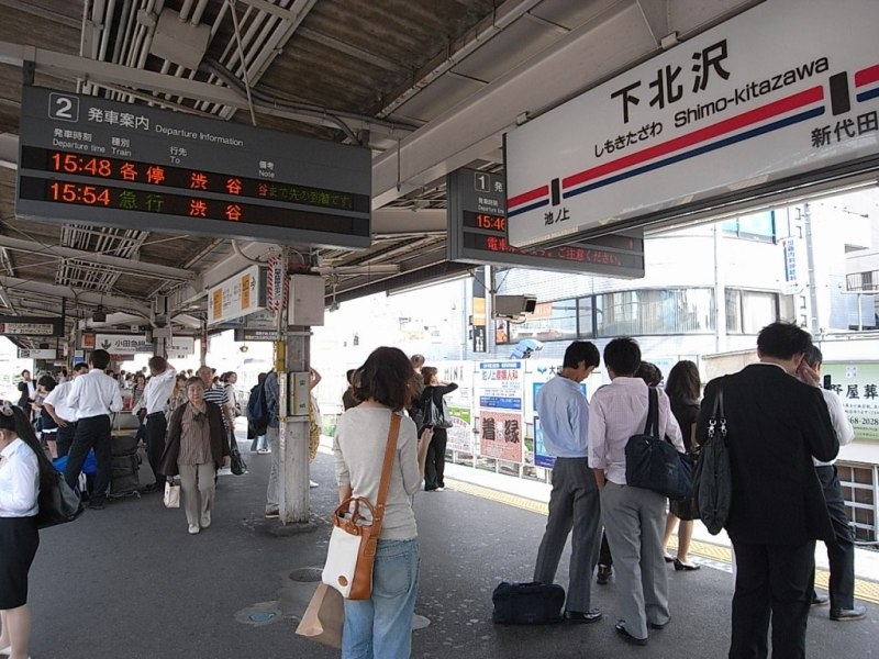 ターミナル駅「新宿」「渋谷」どちらにも乗換なし！飲食店や古着屋が充実し、若者の街として有名