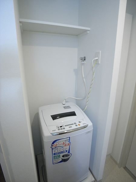 室内洗濯機付（上部棚も日用品の収納に便利です）