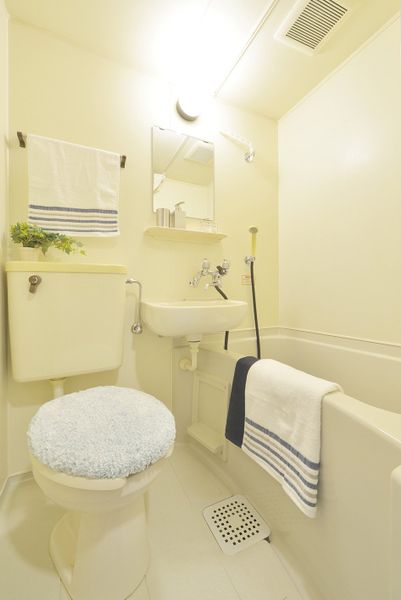 1番館502号室のモデルルーム：室内にはバストイレ付なので、プライバシーも守られます。