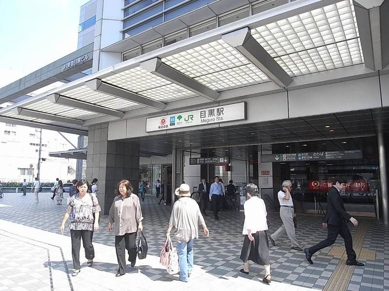 3つの沿線が通るターミナル。JR，東急線，都営三田線が通りアクセス良好